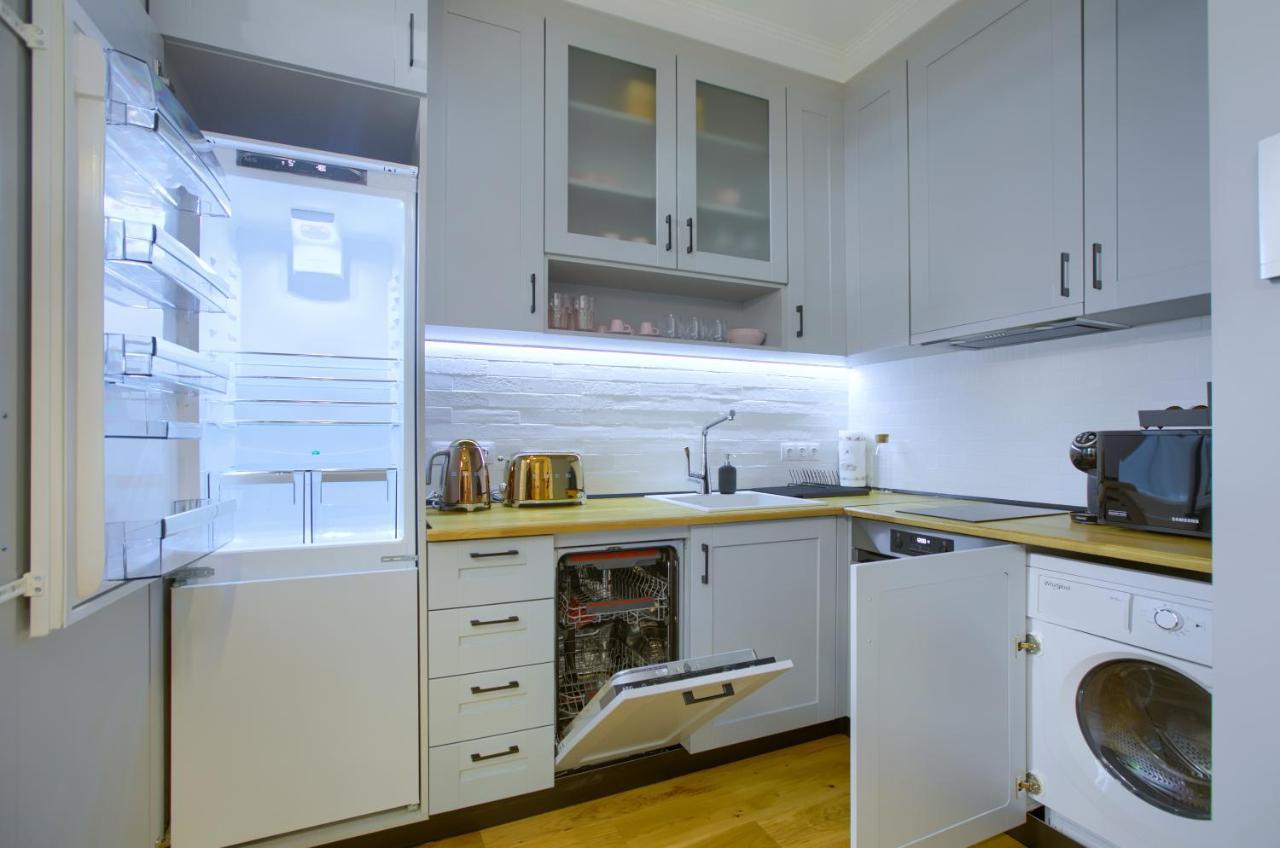 Premium Apartments Lovely 2Bd Near The Parliament Sofia Exterior photo